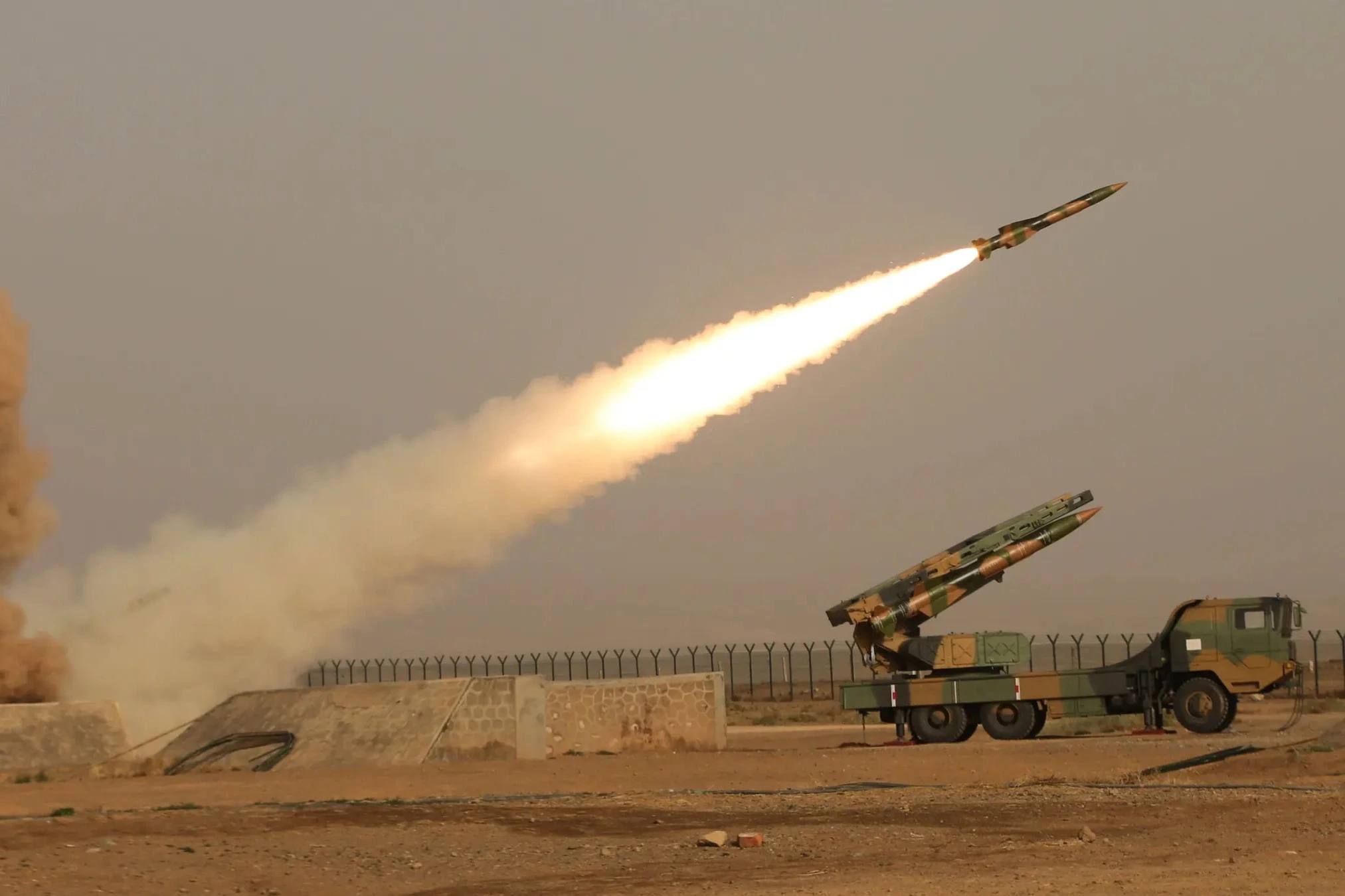 ইরানের হামলায় কুয়েতে মার্কিন সামরিক রাডার ধ্বংস